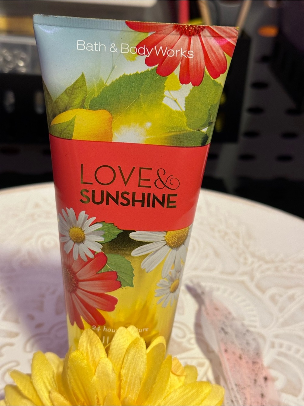 Bath & Body Works Love & Sunshine Hand Cream - Yellow & Red - Picture 2 of 7